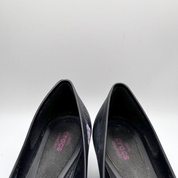 CROCS WOMEN'S LINA BLACK PURPLE FLORAL WEDGE PUMPS - 7W - Picture 8 of 11
